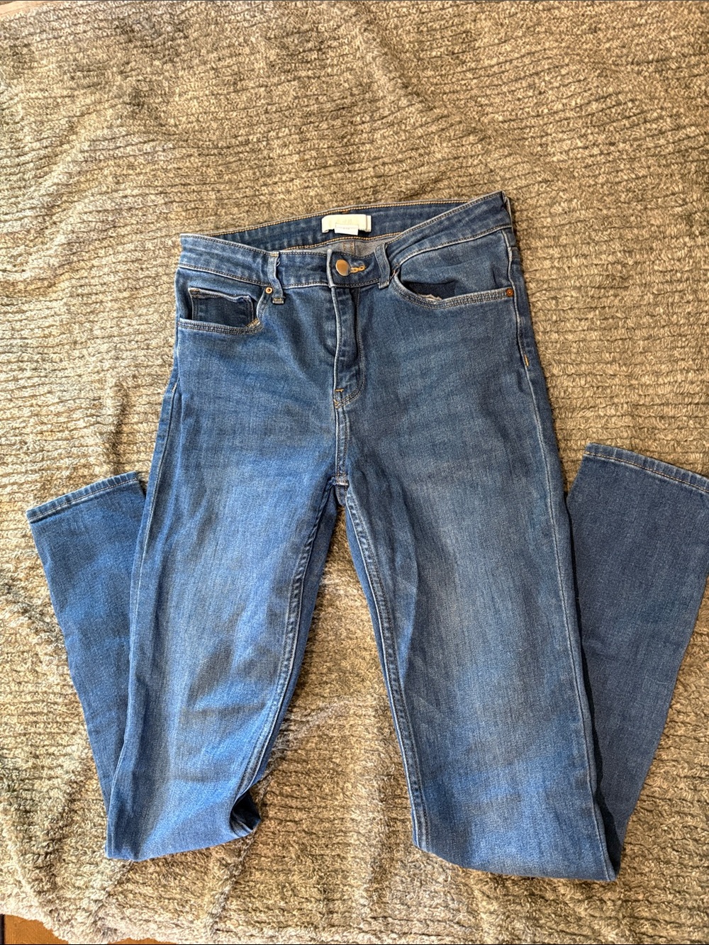 H&M Women's Skinny Jeans in Mid Blue Wash